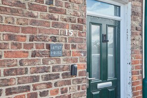 Front of property - Artist House (Saltburn-by-the-Sea)