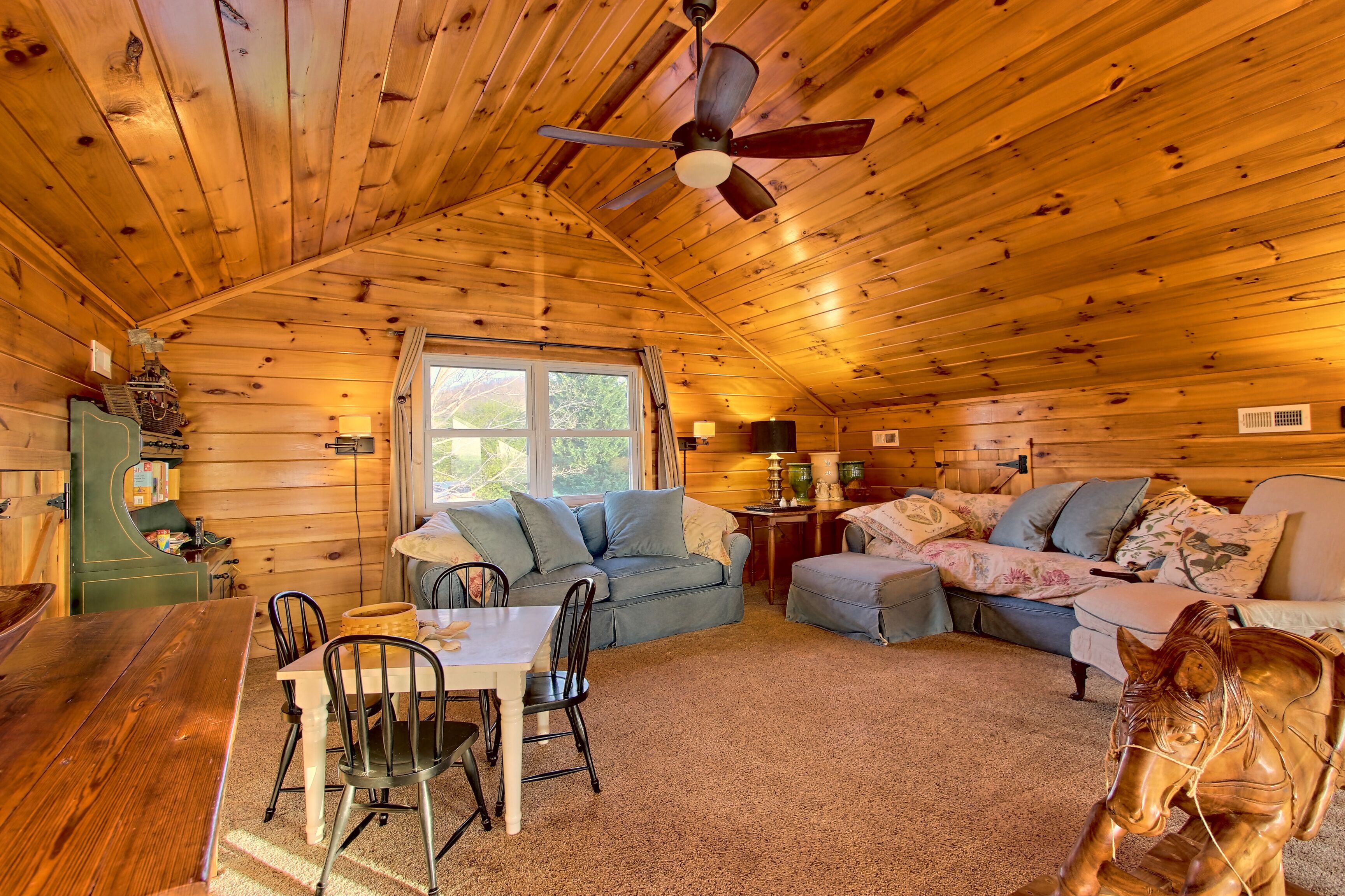 Emaline's Cottage @ Lake Chatuge.."Bright, airy and comfortable!"