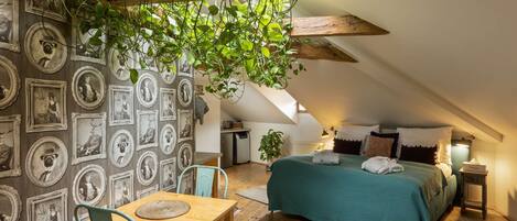 1 bedroom, desk, WiFi, bed sheets