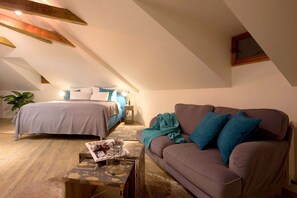 1 bedroom, desk, WiFi, bed sheets