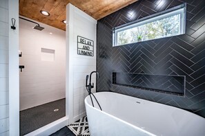 Hair dryer, towels, toilet paper - Modern 1BR Hot Tub Retreat with Pool Table (Broken Bow)