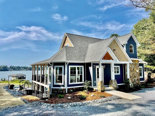 Magnolia Cove, New Lakefront Luxury w/ Covered Decks + Heated Salt Water Pool, Fire Pit & Dock!
