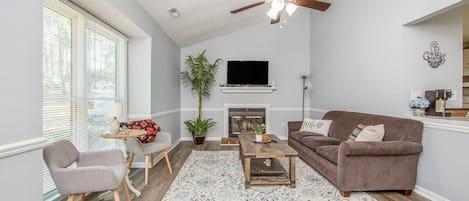 Een televisie en een kantoor