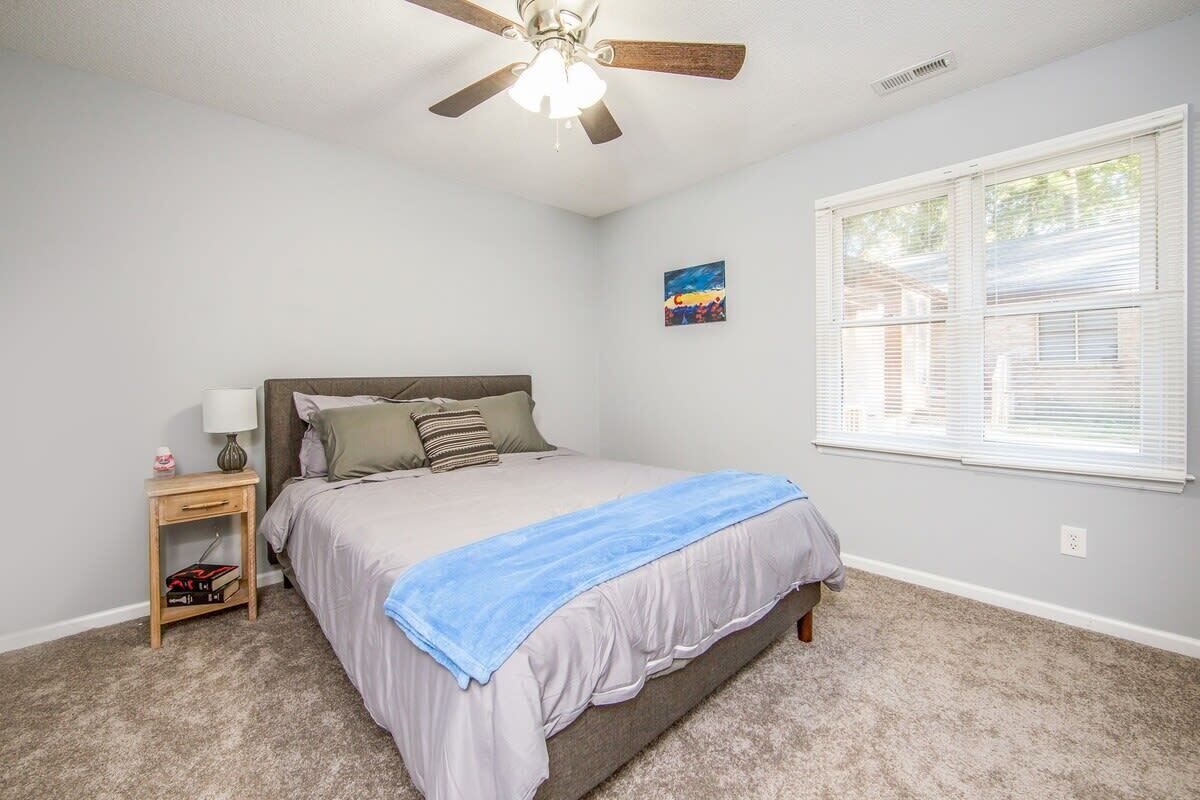 2 bedrooms, iron/ironing board, WiFi, bed sheets