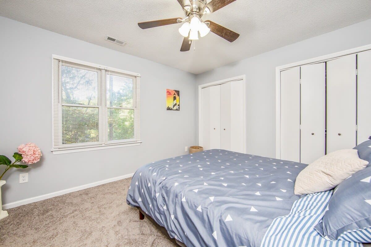 2 chambres, fer et planche à repasser, Wi-Fi, draps fournis