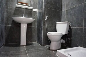 Luxury Apartment | Bathroom