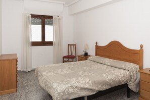 1 chambre, fer et planche Ă repasser, draps fournis