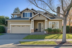 Exterior - The Solterra : Santa Rosa, Hill Views, Yard, Games (Santa Rosa)