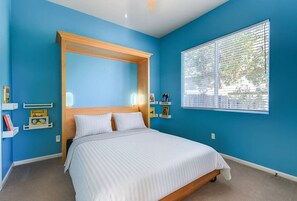 5 chambres, fer et planche à repasser, lit de bébé portatif, Wi-Fi