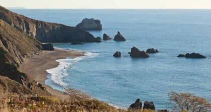 Cozy Autumn Escape â Yard, Games & Hill Views