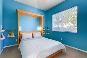 5 chambres, fer et planche à repasser, lit de bébé portatif, Wi-Fi