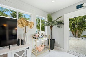 Interior - IRB Vice, golf cart, rooftop deck & heated pool (Indian Rocks Beach)