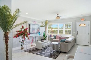 Smart TV - IRB Vice, golf cart, rooftop deck & heated pool (Indian Rocks Beach)