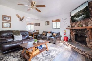 TV, fireplace