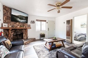 Télévision, cheminée