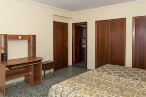 2 bedrooms, iron/ironing board, bed sheets