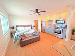 Iron/ironing board, bed sheets