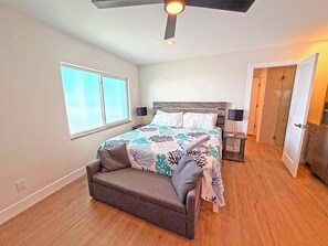 Tabla de planchar con plancha, wifi gratis y ropa de cama 
