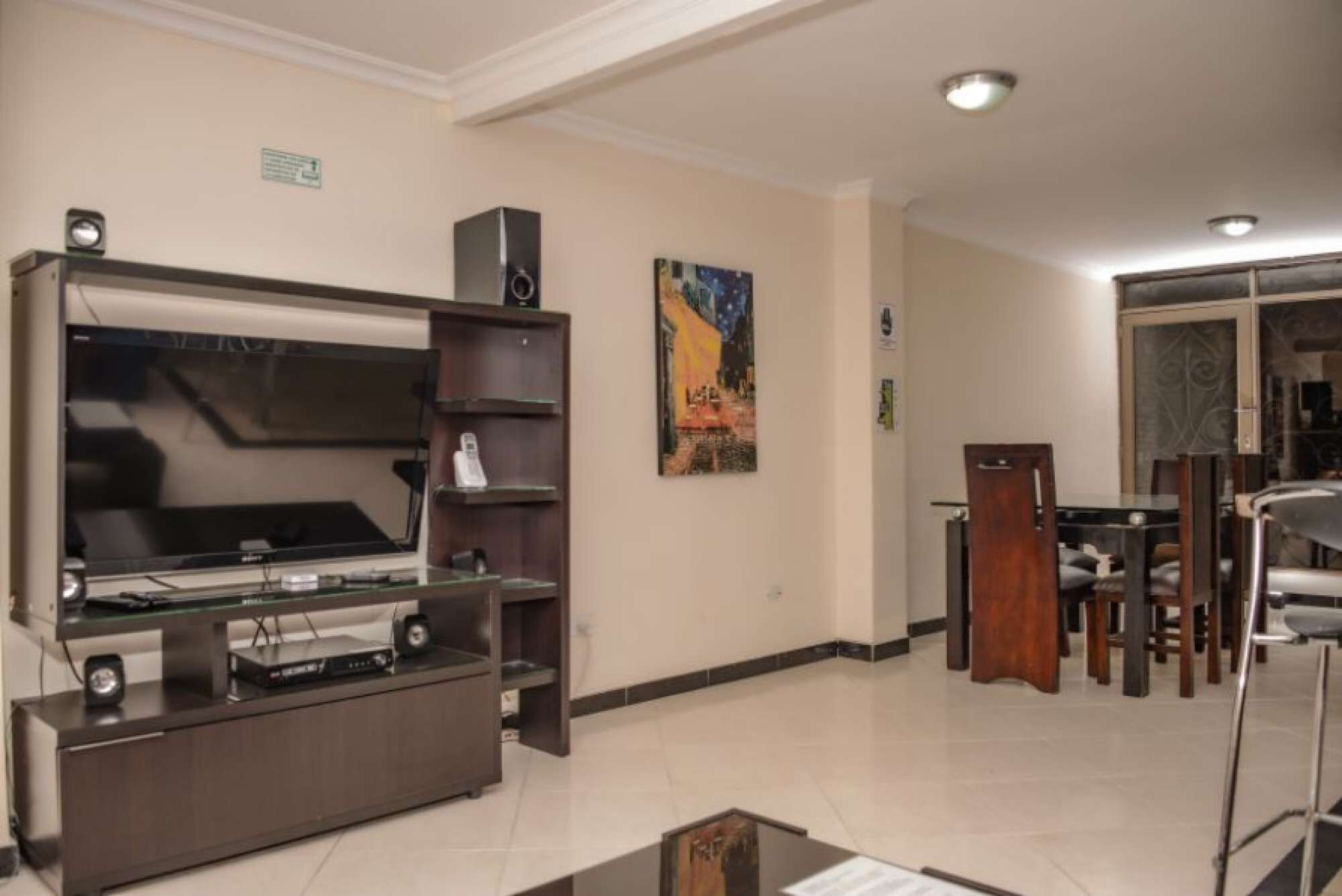 3 Bedroom AC Hot tub balcony 2 blocks from lleras!