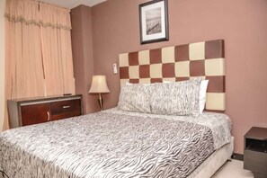 3 bedrooms, iron/ironing board, bed sheets