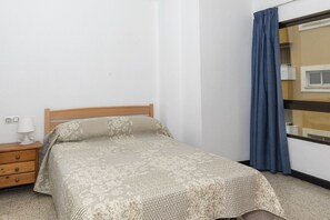 2 bedrooms, iron/ironing board, bed sheets
