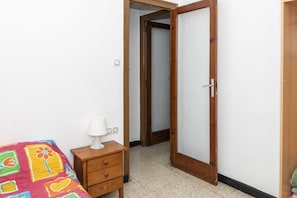 2 chambres, fer et planche à repasser, draps fournis
