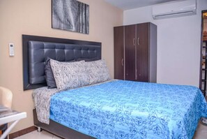 2 bedrooms, desk, iron/ironing board, WiFi
