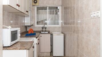 Frigorifero, microonde, forno, macchina per tè/caffè