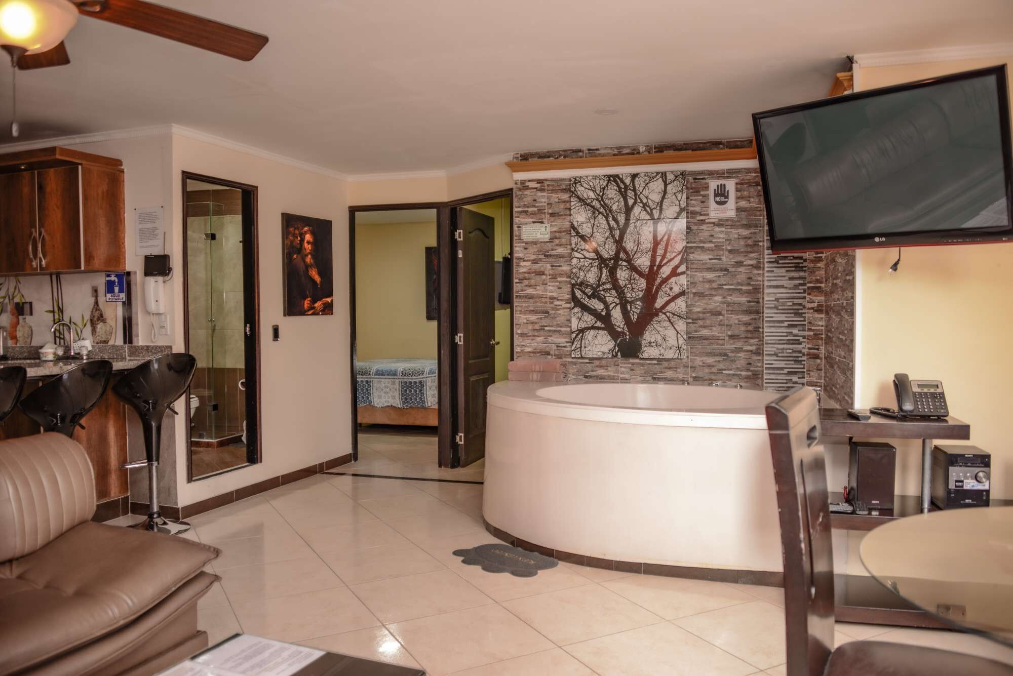 2 bedrooms, desk, iron/ironing board, bed sheets