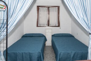 1 bedroom, iron/ironing board, bed sheets