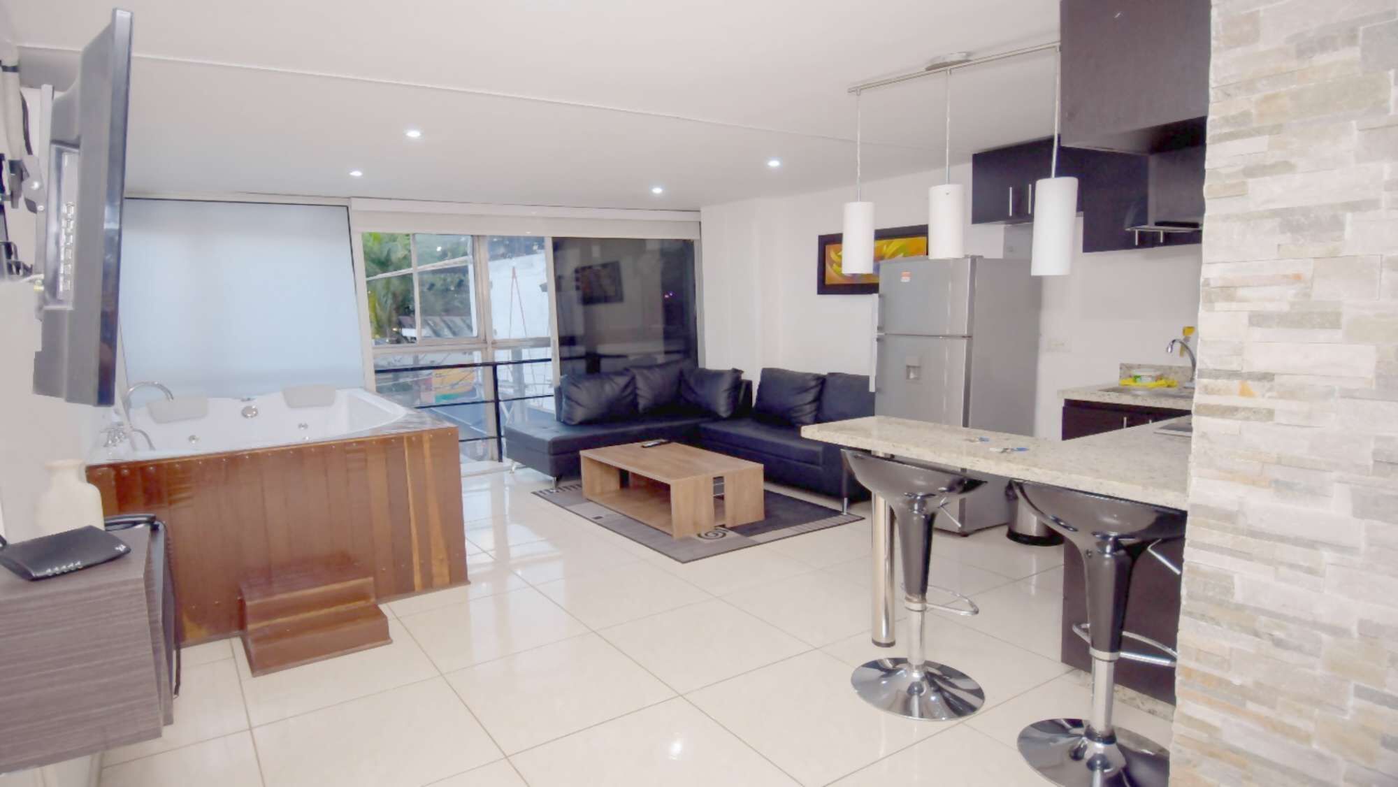 4 Bedroom 2 Hot tub combo 2 Apartments Lleras