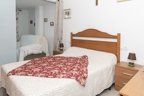 3 chambres, fer et planche à repasser, Wi-Fi, draps fournis