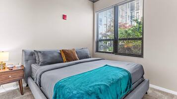 2 dormitoris, escriptori, planxa i posts de planxar i wifi