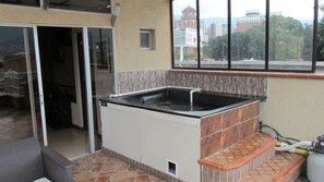 Outdoor spa tub
