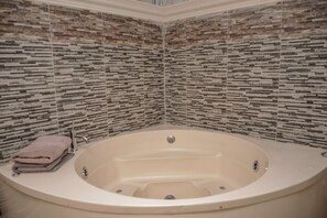 Ensemble douche/baignoire, serviettes fournies