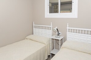 1 chambre, fer et planche Ă repasser, Wi-Fi gratuit, draps fournis