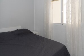 2 bedrooms, bed sheets