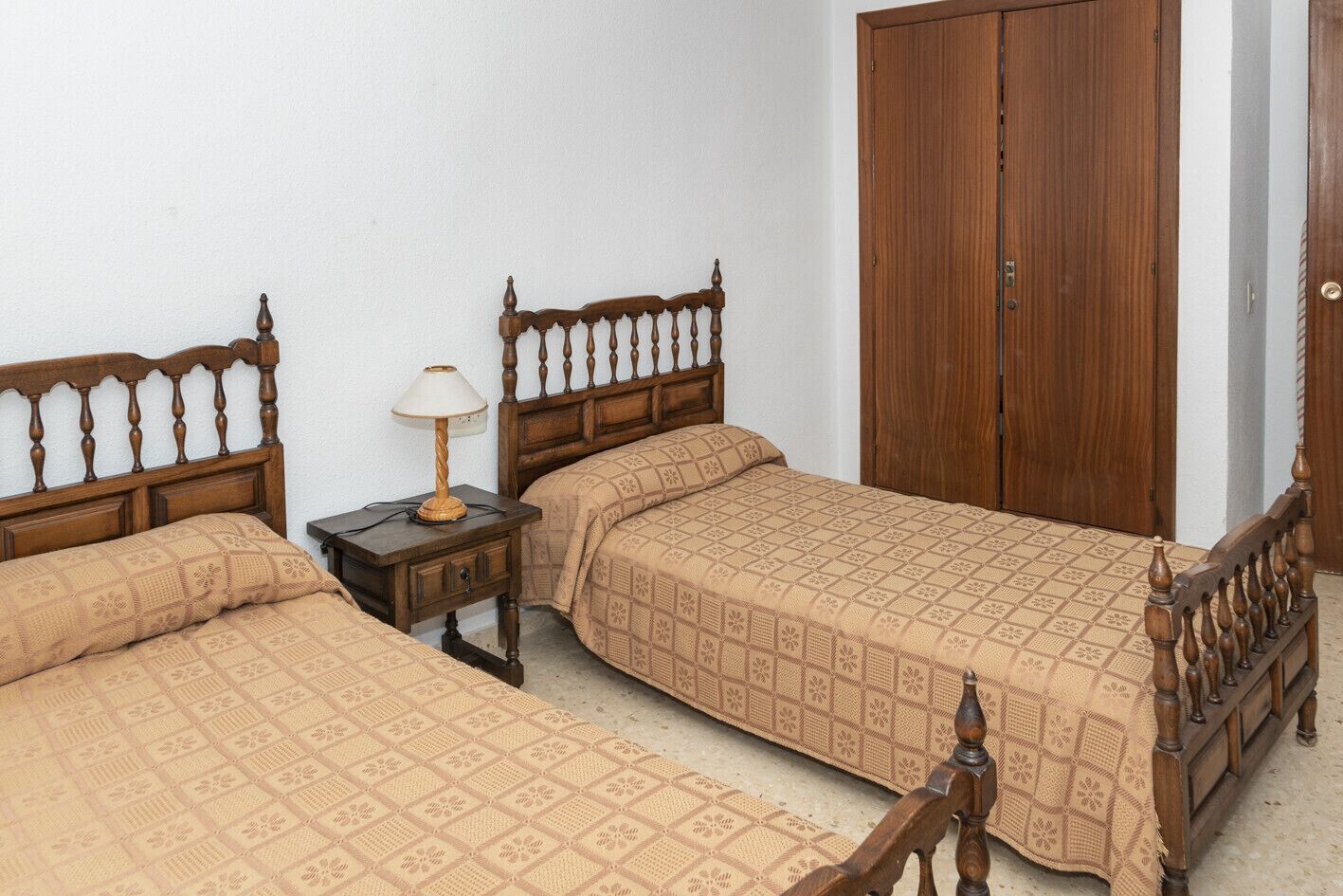 2 slaapkamers, een strijkplank/strijkijzer, wifi, beddengoed