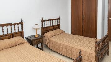 2 slaapkamers, een strijkplank/strijkijzer, wifi, beddengoed