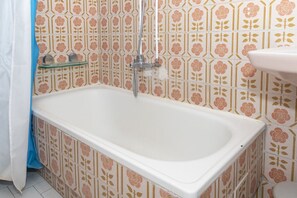 Bathtub