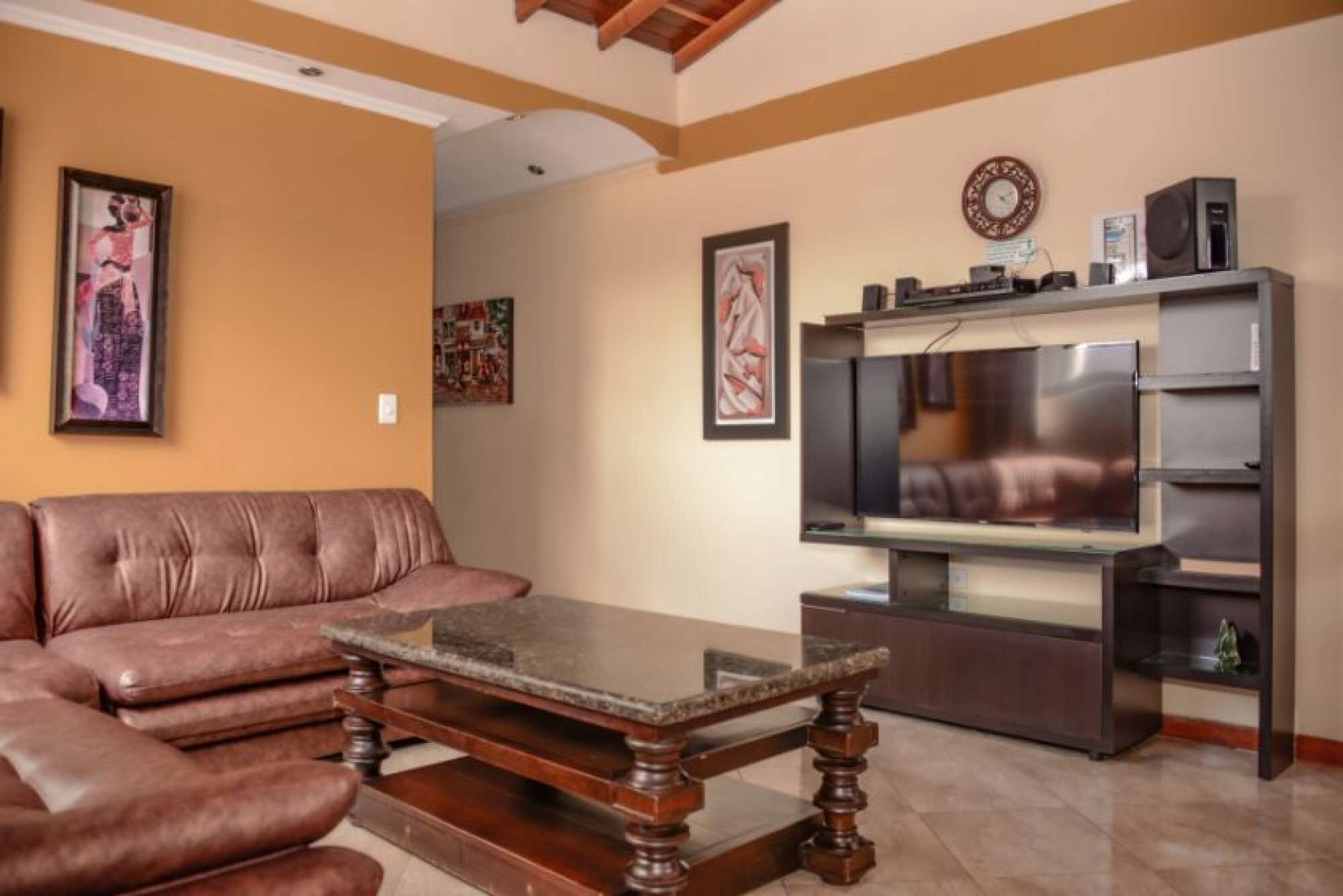 10 bedroom building combo Roof deck Private