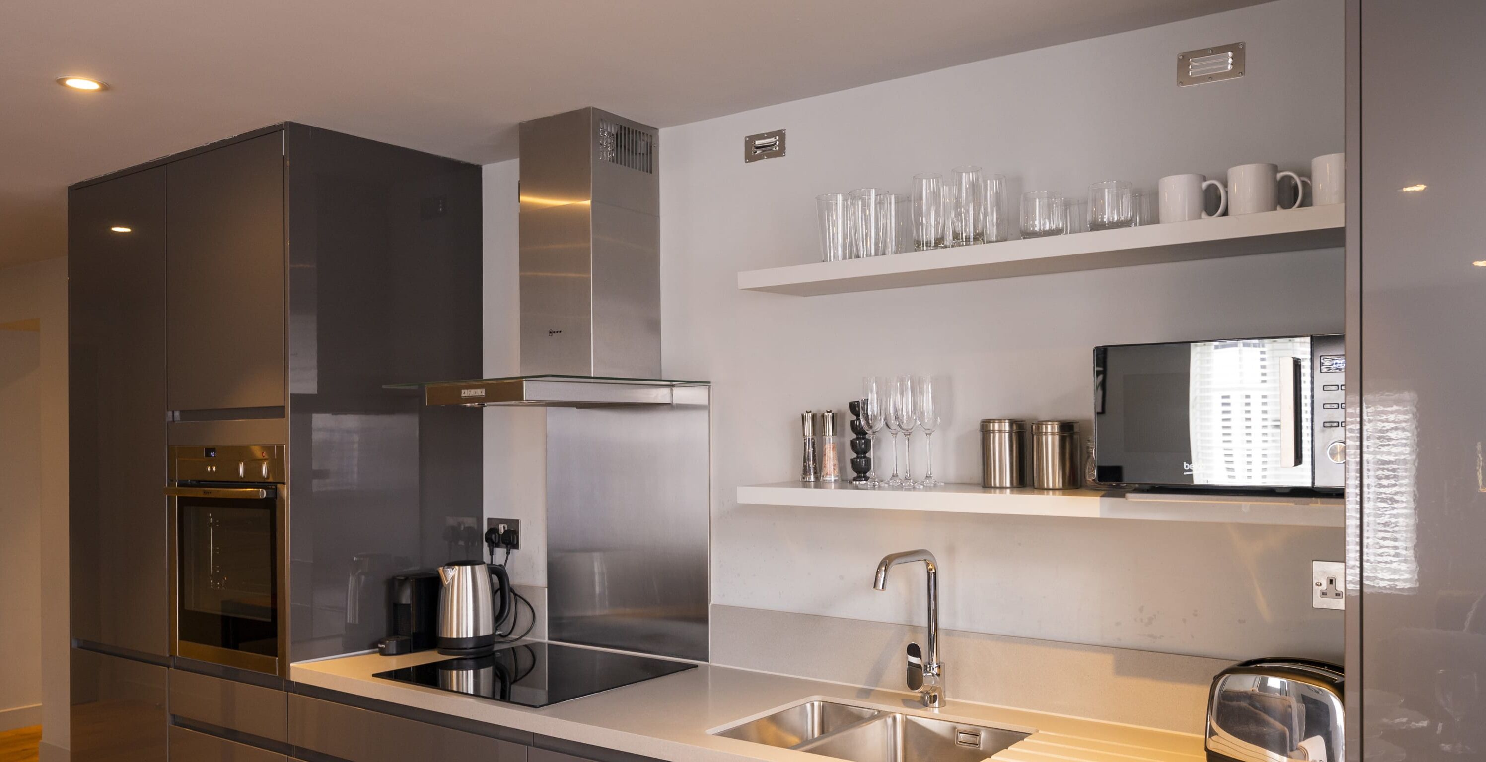 Modern Luxury Apartment In The Heart of Henley