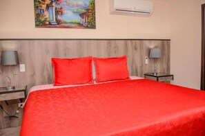 3 habitaciones, tabla de planchar con plancha, wifi y ropa de cama 