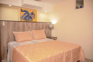 2 bedrooms, desk, iron/ironing board, WiFi