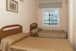 2 bedrooms, iron/ironing board, bed sheets - MAR Y MONTAÑA, 2º-18 (Cullera)