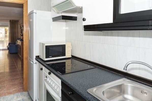Fridge, microwave, oven, coffee/tea maker - MAR Y MONTAÑA, 2º-18 (Cullera)