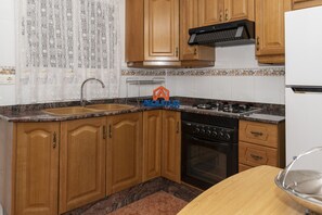 Fridge, microwave, oven, coffee/tea maker - MARI CARMEN, 2º-8 (Cullera)