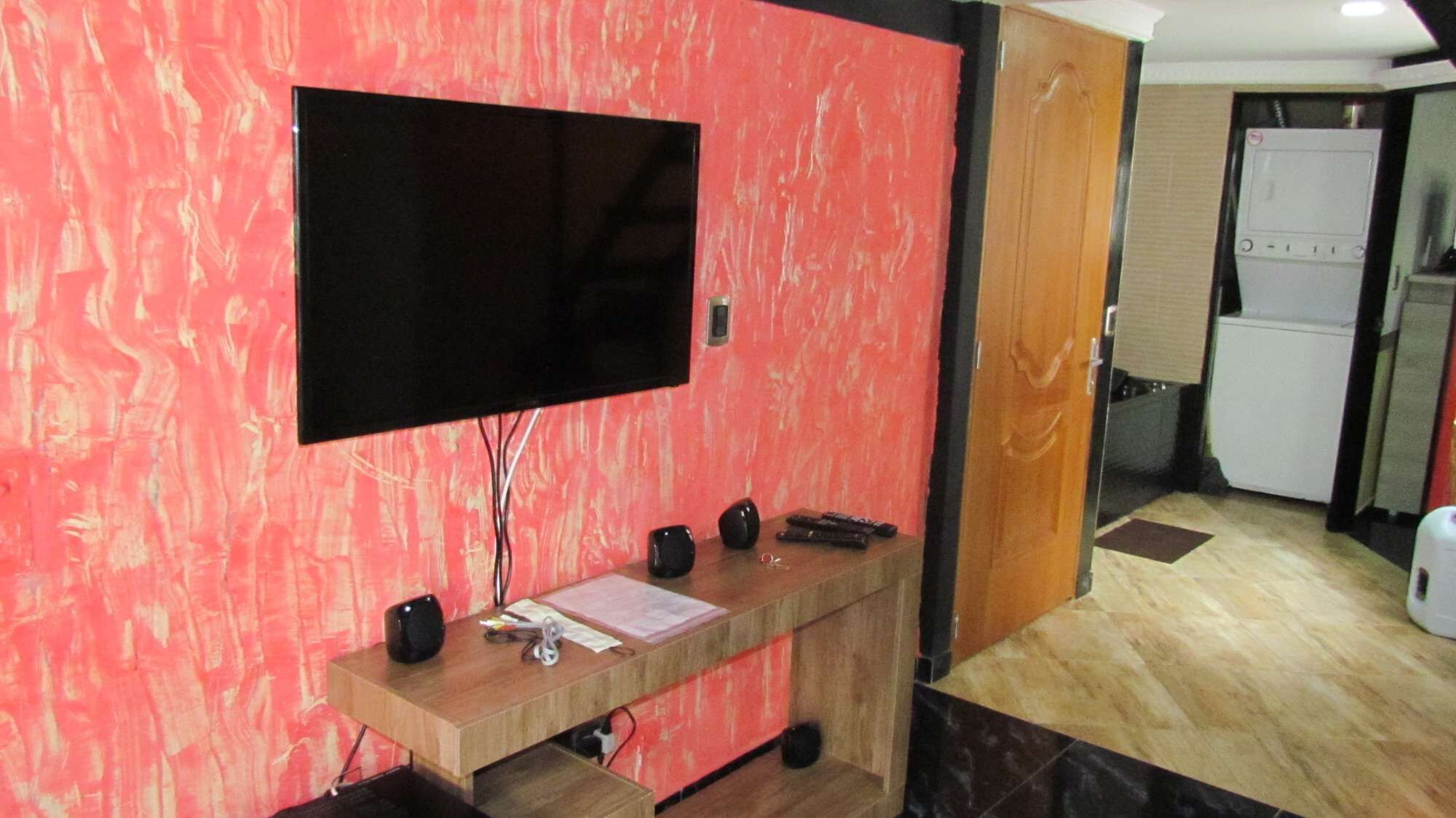 Two apartments 2 bedrooms in total two Hot tubs AC