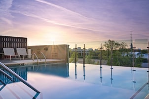 Outdoor pool, pool umbrellas, sun loungers