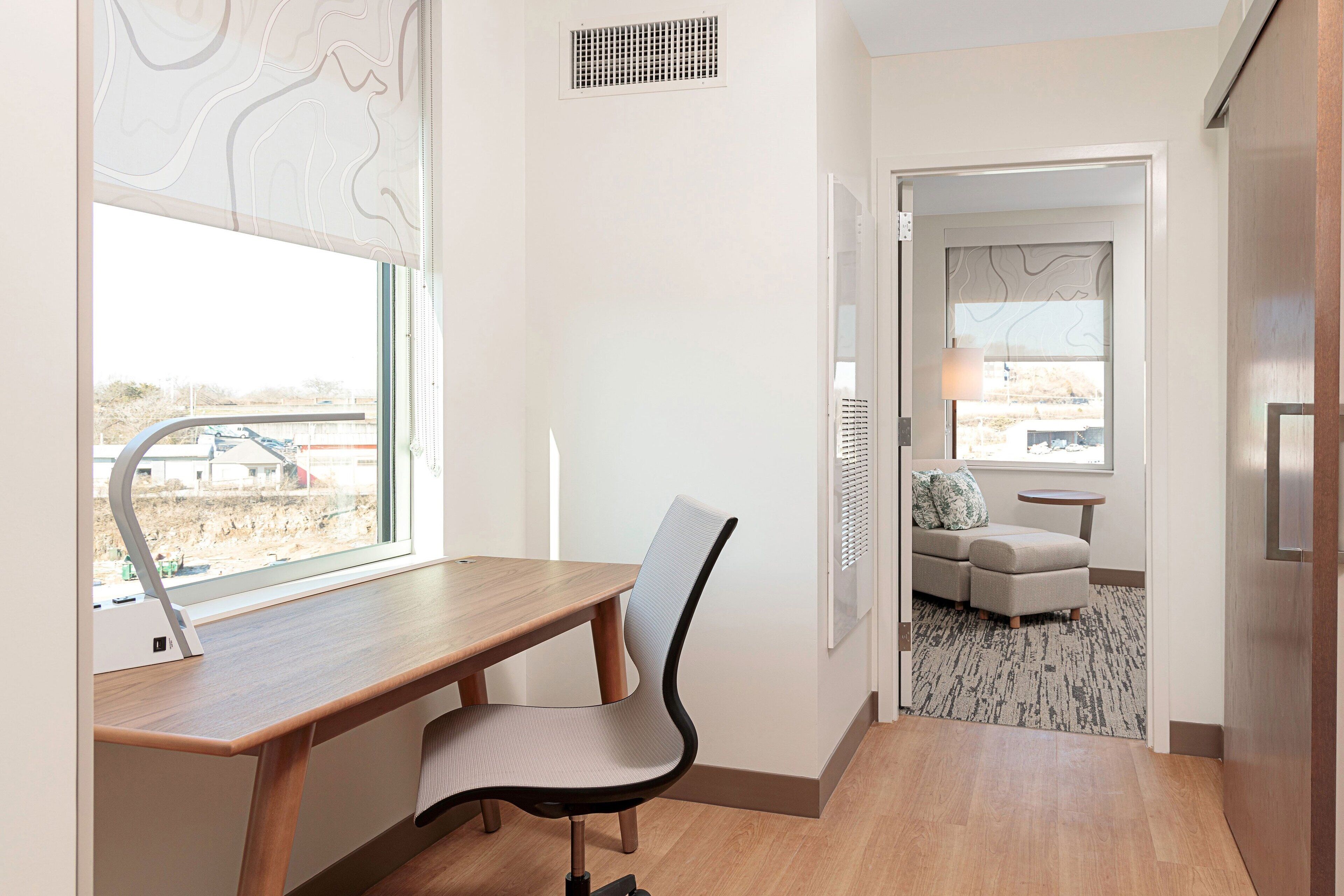 executive suite, 1 king bed, balcony | in-room safe, individually decorated, individually furnished, desk